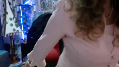 Snapshot of karima_sarabe chatting on December 24, 7:22 pm karima_sarabe online show from December 24, 7:22 pm