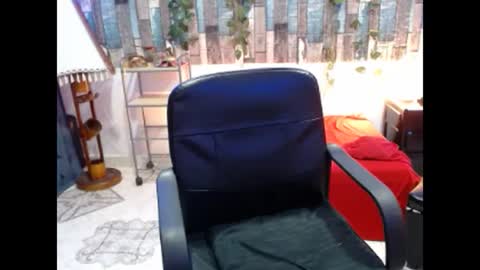 Snapshot of karima_sarabe chatting on February 12, 9:11 pm karima_sarabe online show from February 12, 9:11 pm