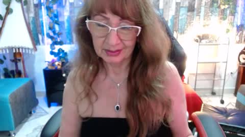Snapshot of karima_sarabe chatting on December 17, 12:56 am karima_sarabe online show from December 17, 12:56 am
