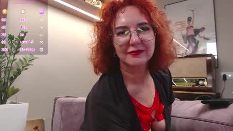 Snapshot of karinarouge chatting on October 18, 1:47 pm KarinaRouge online show from October 18, 1:47 pm