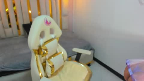 Snapshot of karla_hernandez chatting on February 10, 10:53 am Karla  online show from February 10, 10:53 am