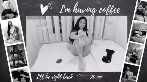 Snapshot of karla_hernandez chatting on October 18, 11:24 am Karla  online show from October 18, 11:24 am