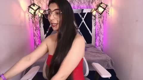 Snapshot of karla_hernandez chatting on October 21, 11:36 am Karla  online show from October 21, 11:36 am