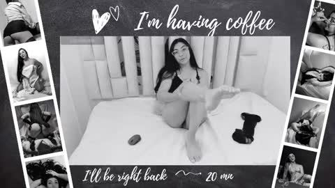 Snapshot of karla_hernandez chatting on October 17, 11:24 am Karla  online show from October 17, 11:24 am