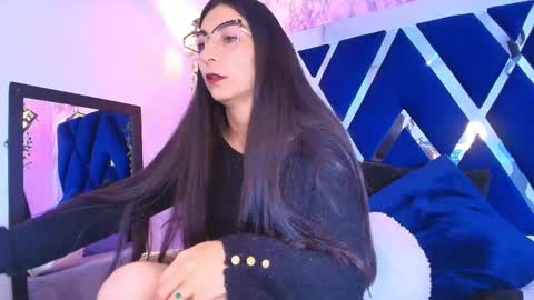 Snapshot of karla_hernandez chatting on October 16, 11:13 am Karla  online show from October 16, 11:13 am