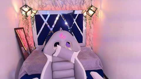 Snapshot of karla_hernandez chatting on October 22, 11:37 am Karla  online show from October 22, 11:37 am