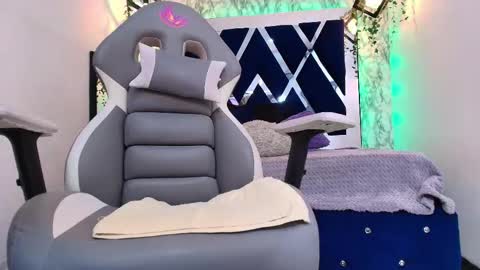 Snapshot of karla_hernandez chatting on September 29, 11:26 am Karla  online show from September 29, 11:26 am