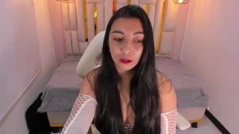 Snapshot of karla_hernandez chatting on February 15, 11:17 am Karla  online show from February 15, 11:17 am