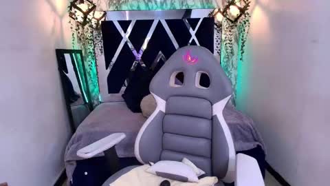 Snapshot of karla_hernandez chatting on September 10, 1:44 pm Karla  online show from September 10, 1:44 pm