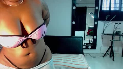 Snapshot of karlaluann chatting on October 22, 1:27 pm karlaluann online show from October 22, 1:27 pm