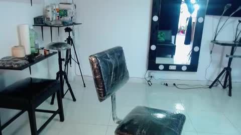 Snapshot of karlaluann chatting on October 21, 11:58 am karlaluann online show from October 21, 11:58 am