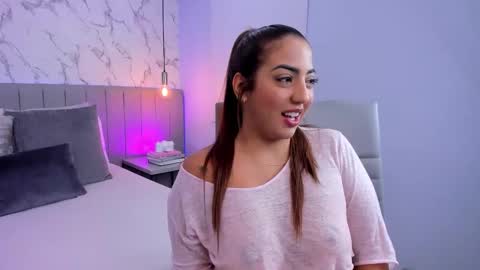 Snapshot of karlla_brown chatting on October 1, 2:00 pm karlla_brown online show from October 1, 2:00 pm