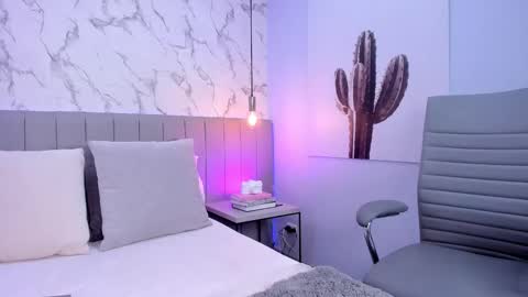 Snapshot of karlla_brown chatting on October 7, 3:49 pm karlla_brown online show from October 7, 3:49 pm