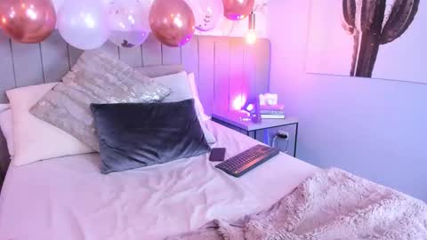 Snapshot of karlla_brown chatting on October 25, 3:52 pm karlla_brown online show from October 25, 3:52 pm