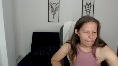 Snapshot of karlye_hot chatting on December 4, 6:11 am KARLYE online show from December 4, 6:11 am