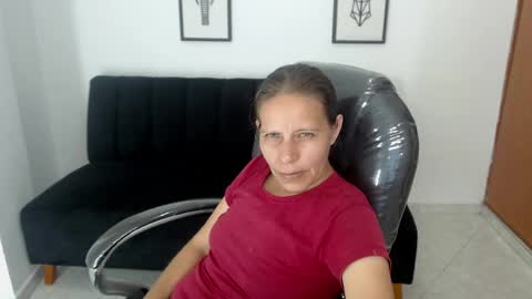 Snapshot of karlye_hot chatting on February 1, 1:44 am KARLYE online show from February 1, 1:44 am