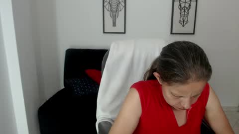 Snapshot of karlye_hot chatting on February 2, 3:54 am KARLYE online show from February 2, 3:54 am