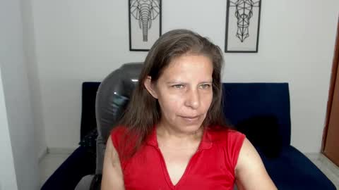 Snapshot of karlye_hot chatting on December 12, 10:56 am KARLYE online show from December 12, 10:56 am