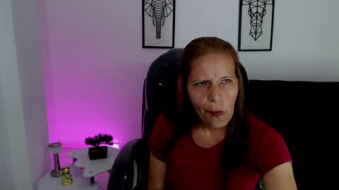 Snapshot of karlye_hot chatting on February 14, 5:30 am KARLYE online show from February 14, 5:30 am