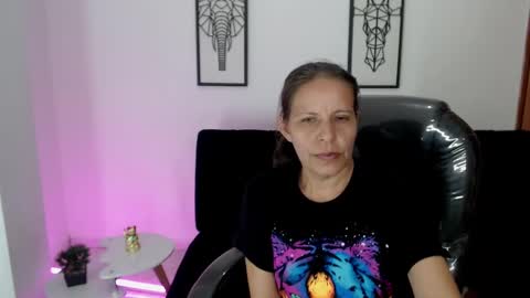 Snapshot of karlye_hot chatting on February 7, 5:52 am KARLYE online show from February 7, 5:52 am