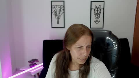 Snapshot of karlye_hot chatting on February 26, 5:03 am KARLYE online show from February 26, 5:03 am