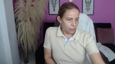 Snapshot of karlye_hot chatting on September 17, 1:47 am KARLYE online show from September 17, 1:47 am