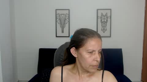 Snapshot of karlye_hot chatting on December 15, 2:52 am KARLYE online show from December 15, 2:52 am