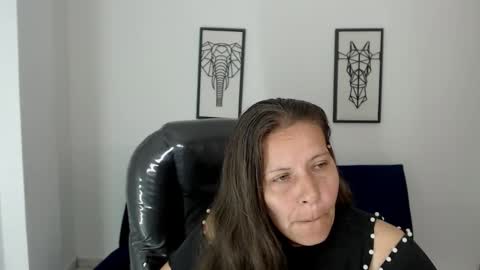 Snapshot of karlye_hot chatting on December 7, 4:53 am KARLYE online show from December 7, 4:53 am