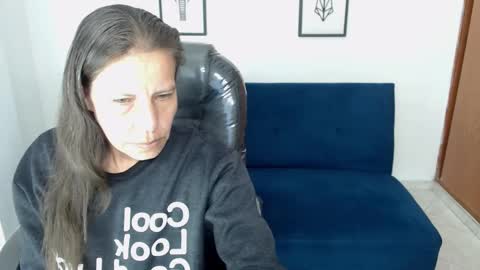 Snapshot of karlye_hot chatting on December 10, 10:06 am KARLYE online show from December 10, 10:06 am