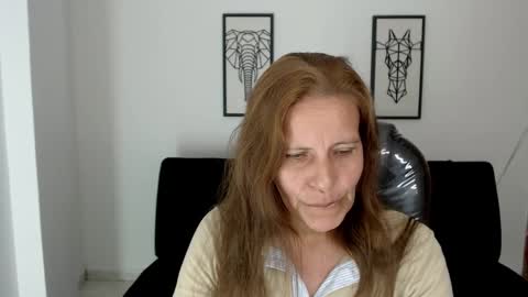 Snapshot of karlye_hot chatting on March 7, 2:25 am KARLYE online show from March 7, 2:25 am