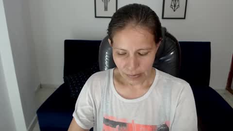 Snapshot of karlye_hot chatting on December 11, 12:02 am KARLYE online show from December 11, 12:02 am