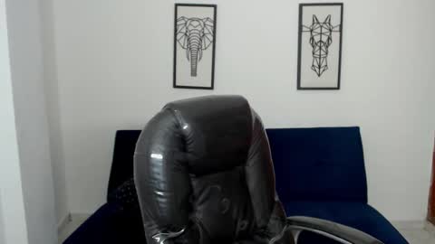 Snapshot of karlye_hot chatting on December 7, 8:38 pm KARLYE online show from December 7, 8:38 pm