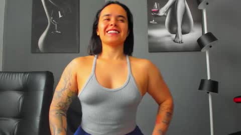 Snapshot of karlyjons_ chatting on October 27, 4:24 pm online show from October 27, 4:24 pm