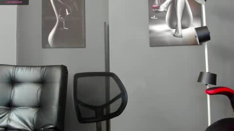 Snapshot of karlyjons_ chatting on September 30, 4:45 pm online show from September 30, 4:45 pm