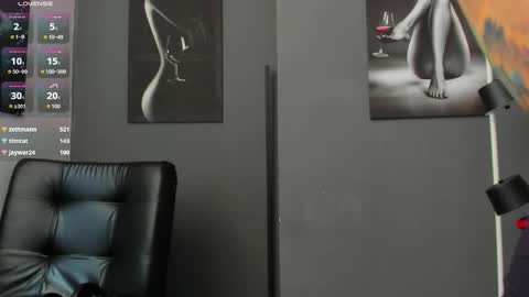 Snapshot of karlyjons_ chatting on October 14, 5:26 pm online show from October 14, 5:26 pm