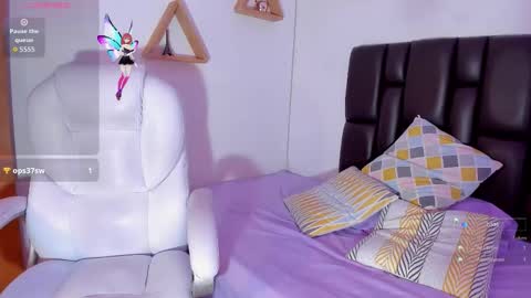 Snapshot of karol_bustamante chatting on October 24, 8:49 pm Karol online show from October 24, 8:49 pm