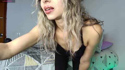 Snapshot of karol_goode chatting on January 25, 11:00 pm karol_goode online show from January 25, 11:00 pm