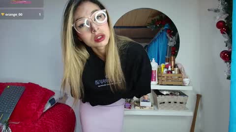 Snapshot of karol_goode chatting on December 15, 4:18 am karol_goode online show from December 15, 4:18 am