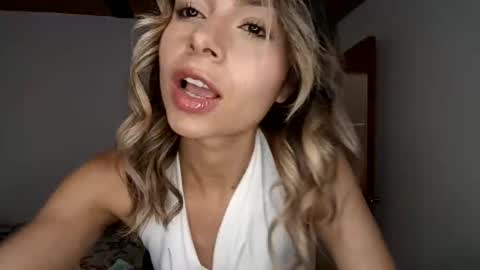 Snapshot of karol_goode chatting on March 8, 5:41 pm karol_goode online show from March 8, 5:41 pm