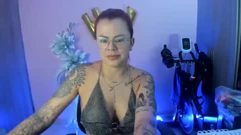 Snapshot of karol_milf__ chatting on December 7, 7:32 pm kAROL MILF online show from December 7, 7:32 pm