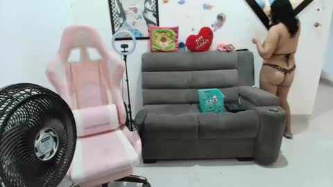 Snapshot of karol_naughty chatting on March 2, 11:19 am online show from March 2, 11:19 am