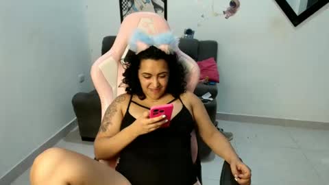 Snapshot of karol_naughty chatting on February 25, 11:59 pm online show from February 25, 11:59 pm