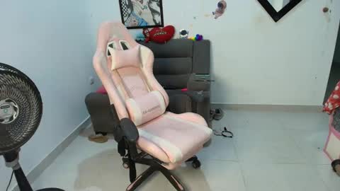 Snapshot of karol_naughty chatting on February 12, 1:09 am online show from February 12, 1:09 am