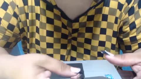 Snapshot of karolbb chatting on January 4, 7:44 pm karolbb online show from January 4, 7:44 pm