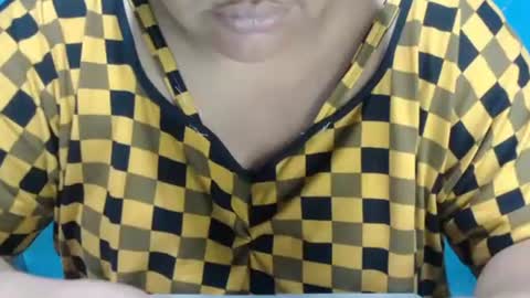 Snapshot of karolbb chatting on January 2, 2:33 am karolbb online show from January 2, 2:33 am