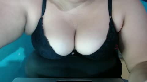 karolbb online show from October 25, 11:51 am