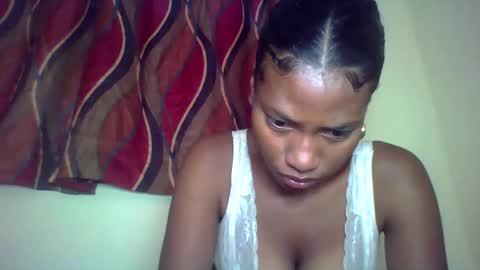 karoliee online show from May 25, 10:14 am