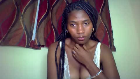 karoliee online show from May 13, 7:52 pm