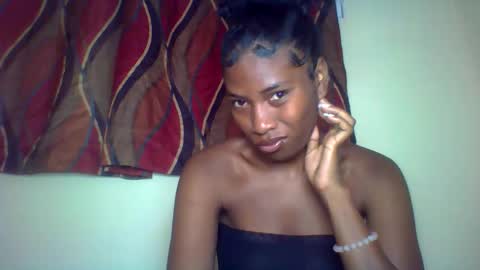 karoliee online show from May 26, 12:26 pm