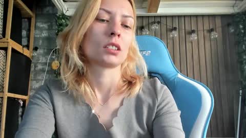 Snapshot of karoline121 chatting on September 30, 10:54 am karoline121 online show from September 30, 10:54 am